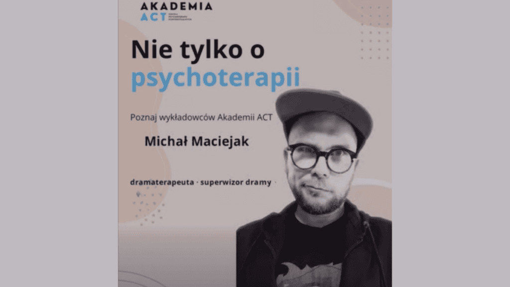 Michał Maciejak na grafice Akademii ACT „Nie tylko o psychoterapii”.