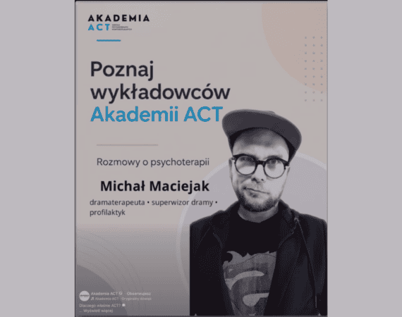 Michał Maciejak na grafice „Poznaj wykładowców Akademii ACT”.